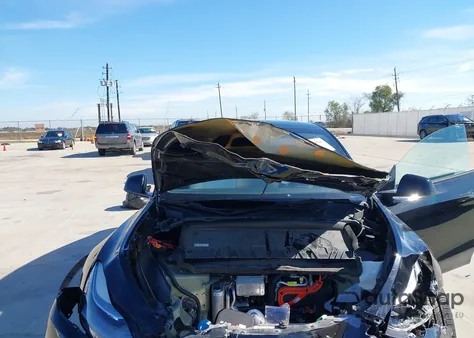 2023 Tesla Model Y Awd/Long Range Dual Motor All-Wheel Drive из США, поврежденный, VIN 7SAYGDEE3PF638090